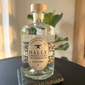 The Bowhunter Limited Edition London Dry Gin Halle Smedegaard Distillery 47% alc. 50 cl.