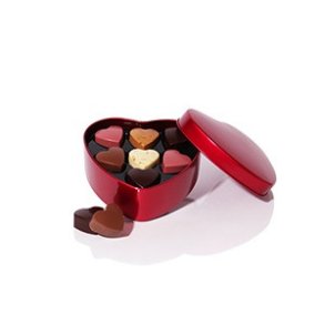Cocoture - 63g Fyldte chokoladehjerter i r�d metalhjerte