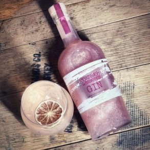 Knaplund Silver Pink Gin med slvglimmer 30% alc. 50 cl.